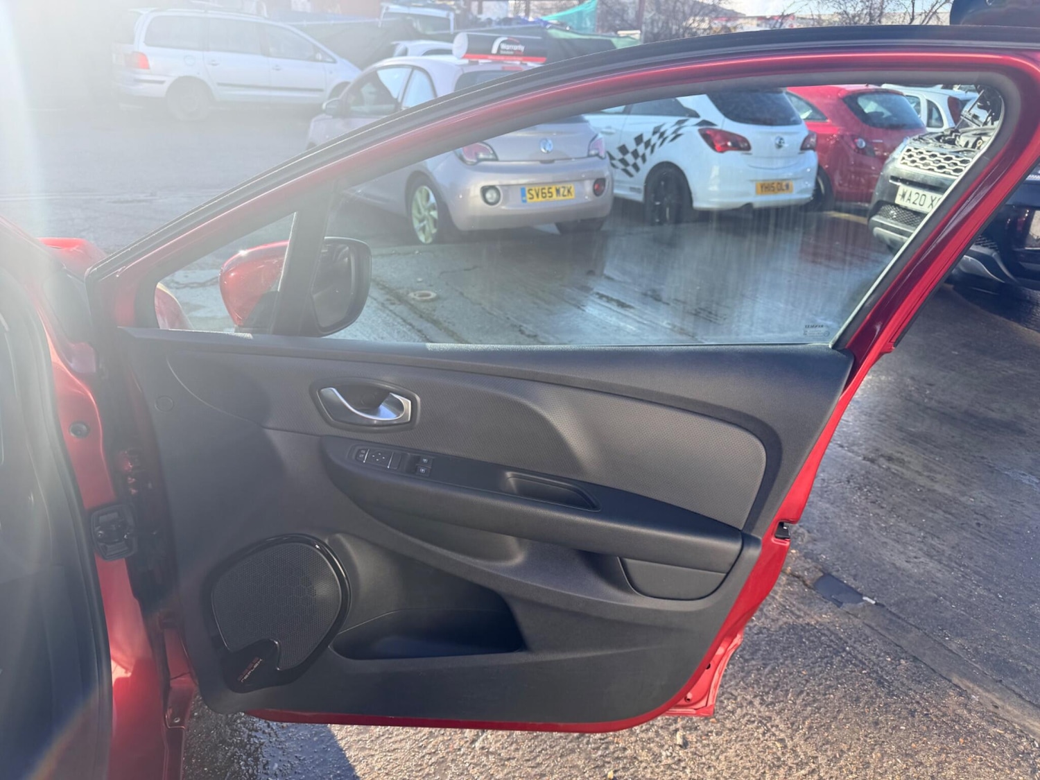 Used Renault Clio for sale - 77441333: Photo 42