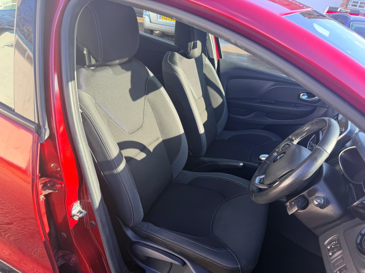 Used Renault Clio for sale - 77441333: Photo 45