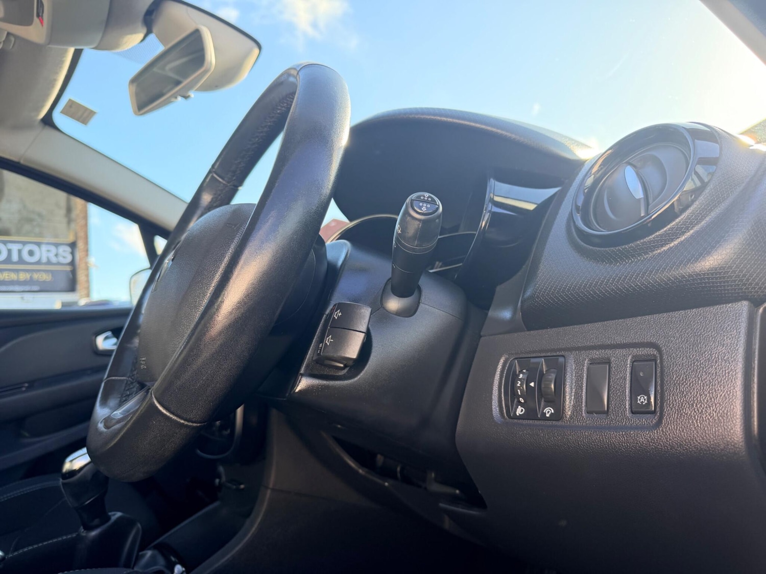 Used Renault Clio for sale - 77441333: Photo 49