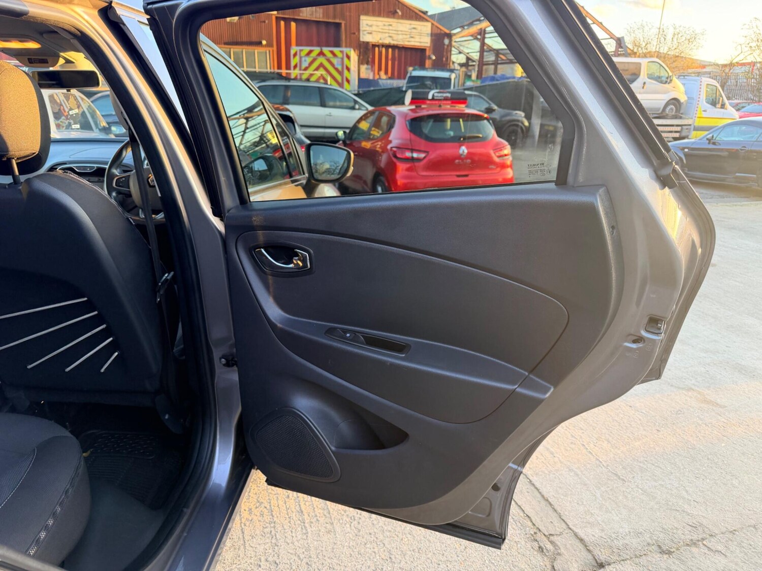 Used Renault Captur for sale - 77723544: Photo 30