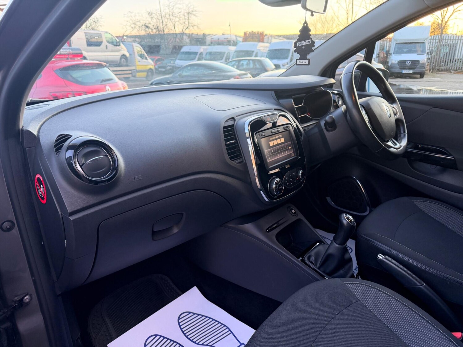 Used Renault Captur for sale - 77723544: Photo 42