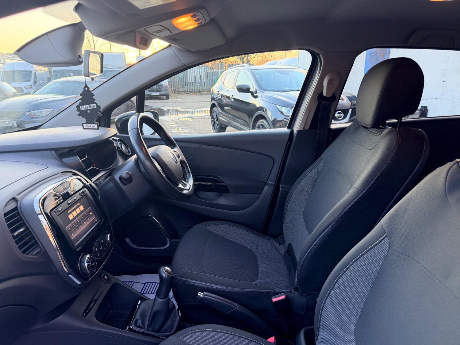 Used Renault Captur for sale - 77723544: Photo 43