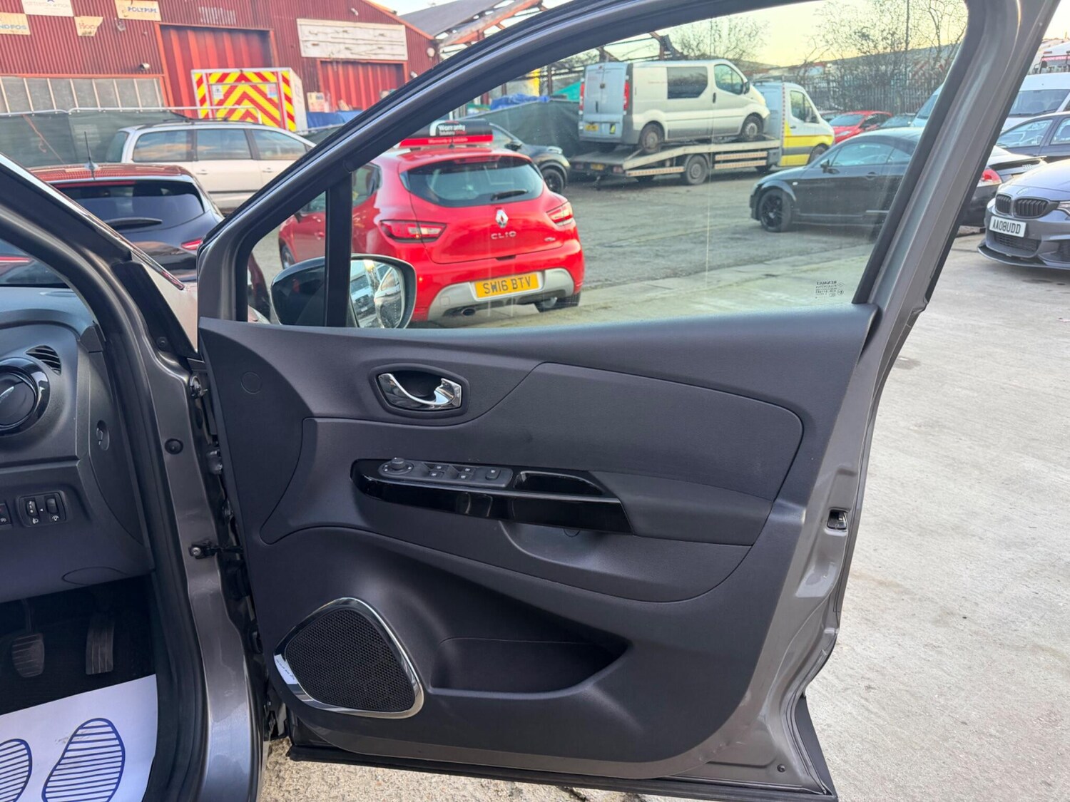 Used Renault Captur for sale - 77723544: Photo 44