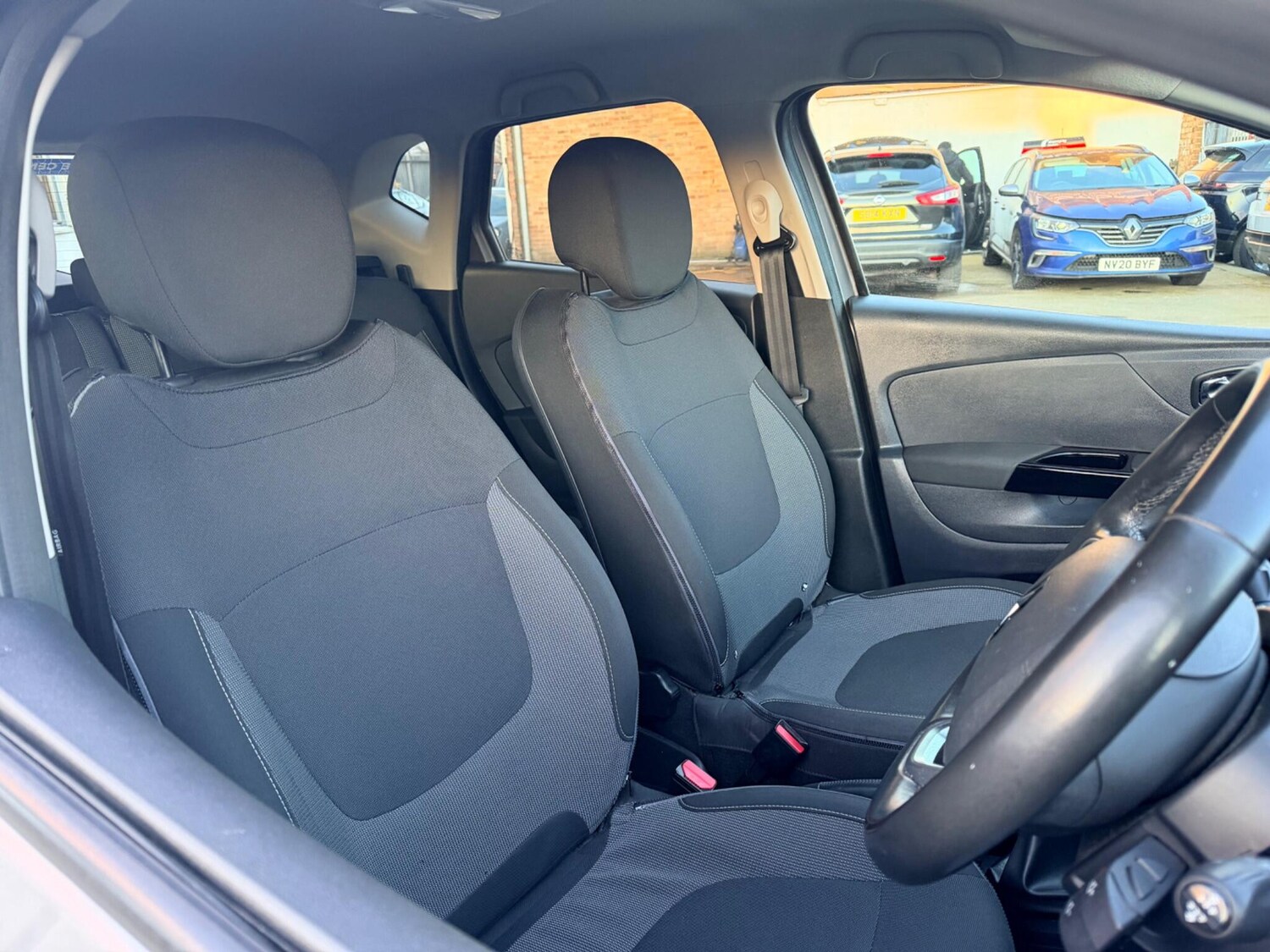 Used Renault Captur for sale - 77723544: Photo 49