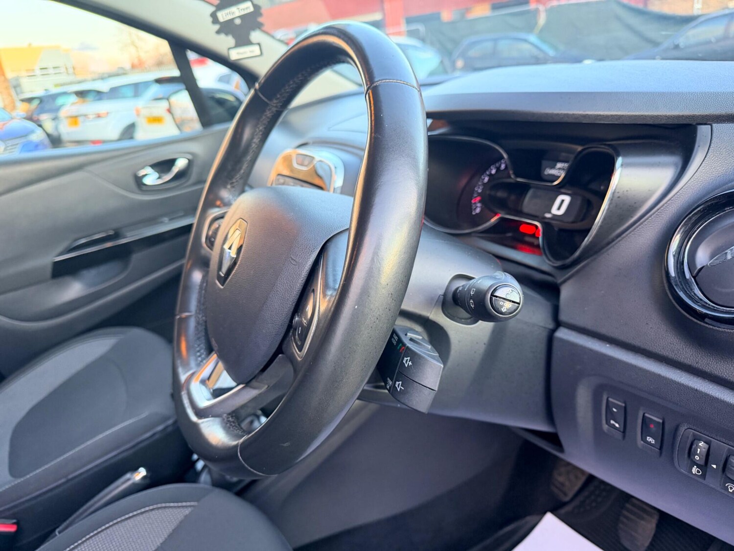 Used Renault Captur for sale - 77723544: Photo 52