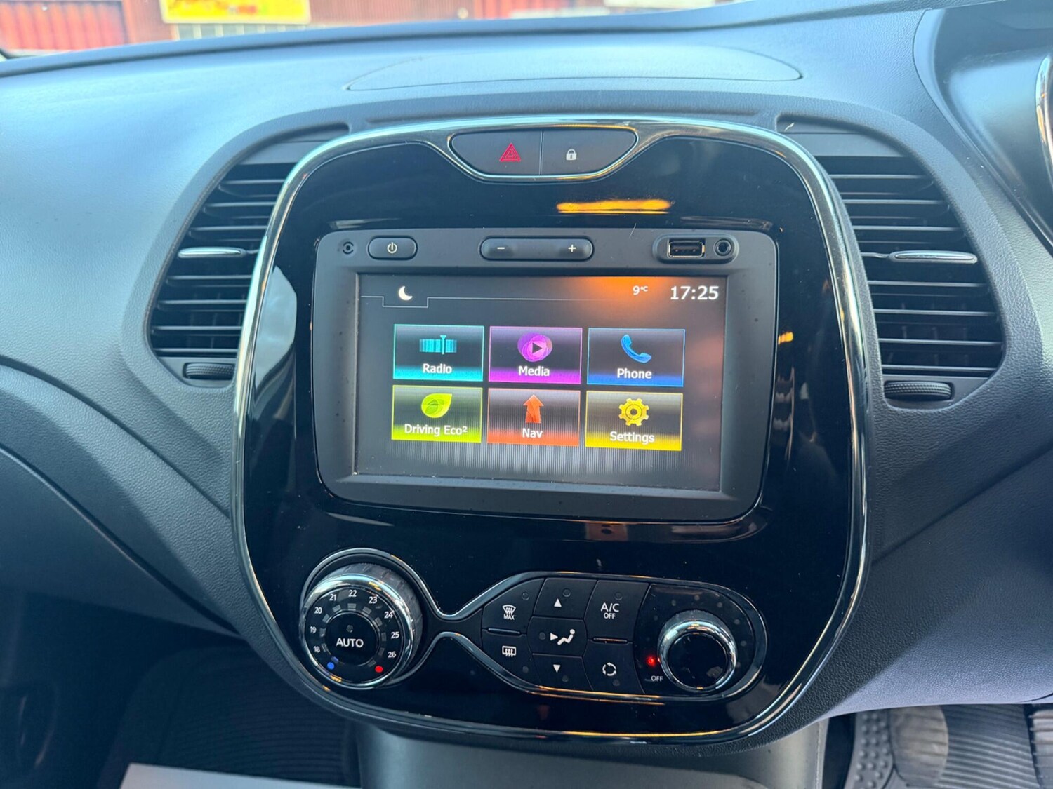 Used Renault Captur for sale - 77723544: Photo 54