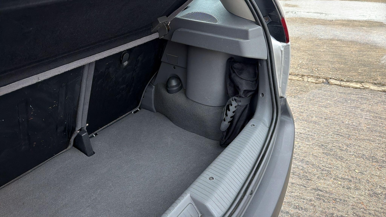 Used Vauxhall Corsa 2001 for sale - 77525127: Photo 13