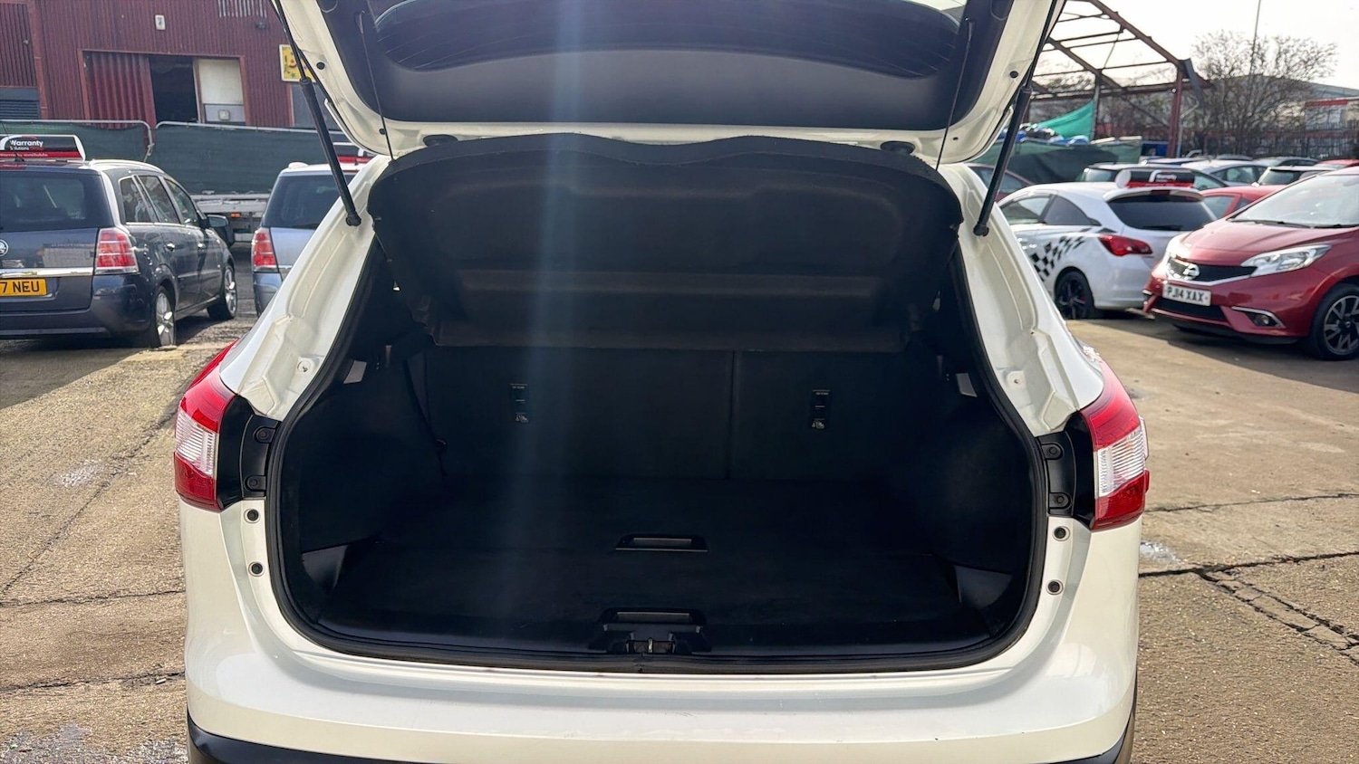 Used Nissan Qashqai 2017 for sale - 77585768: Photo 12