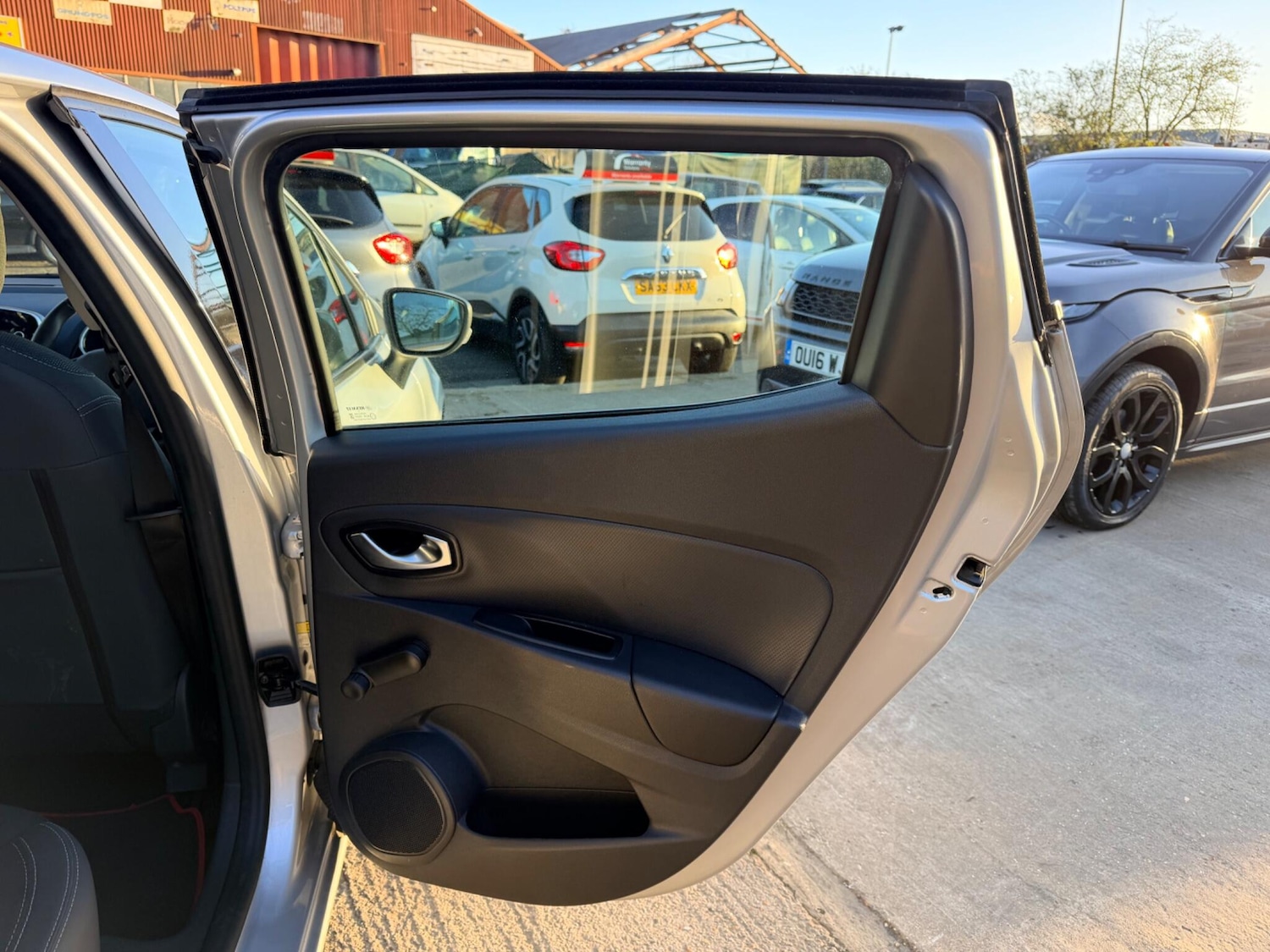 Used Renault Clio 2018 for sale - 77892868: Photo 25