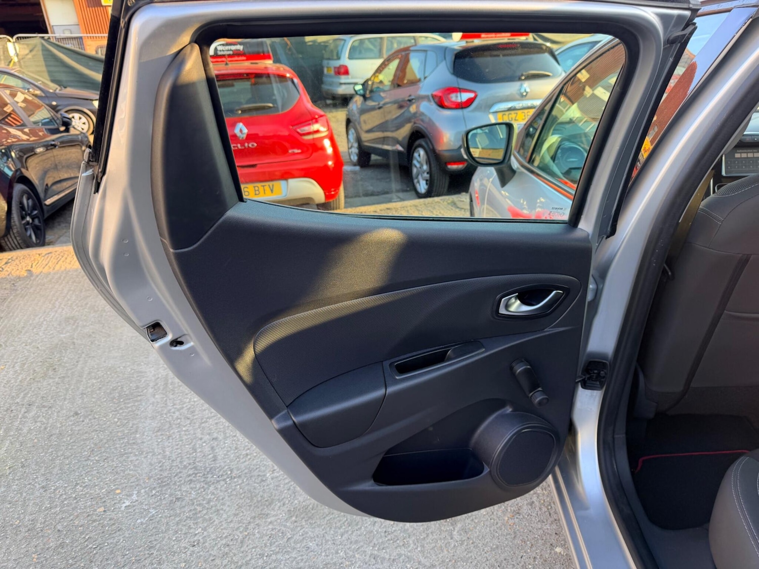 Used Renault Clio 2018 for sale - 77892868: Photo 28