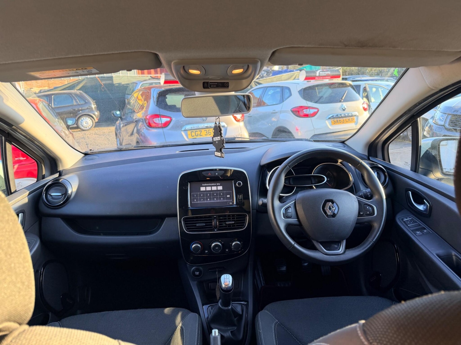 Used Renault Clio 2018 for sale - 77892868: Photo 30