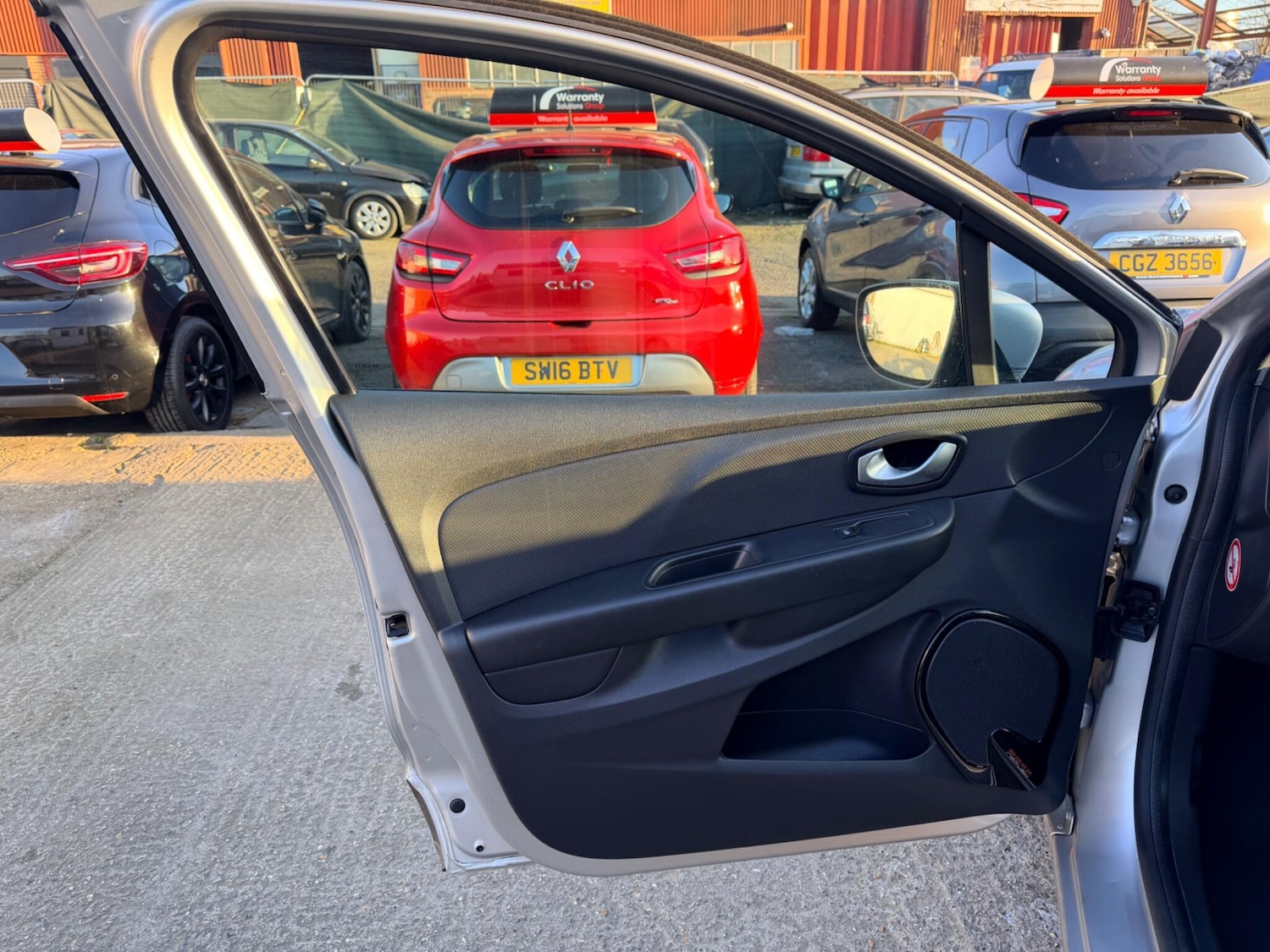 Used Renault Clio 2018 for sale - 77892868: Photo 31
