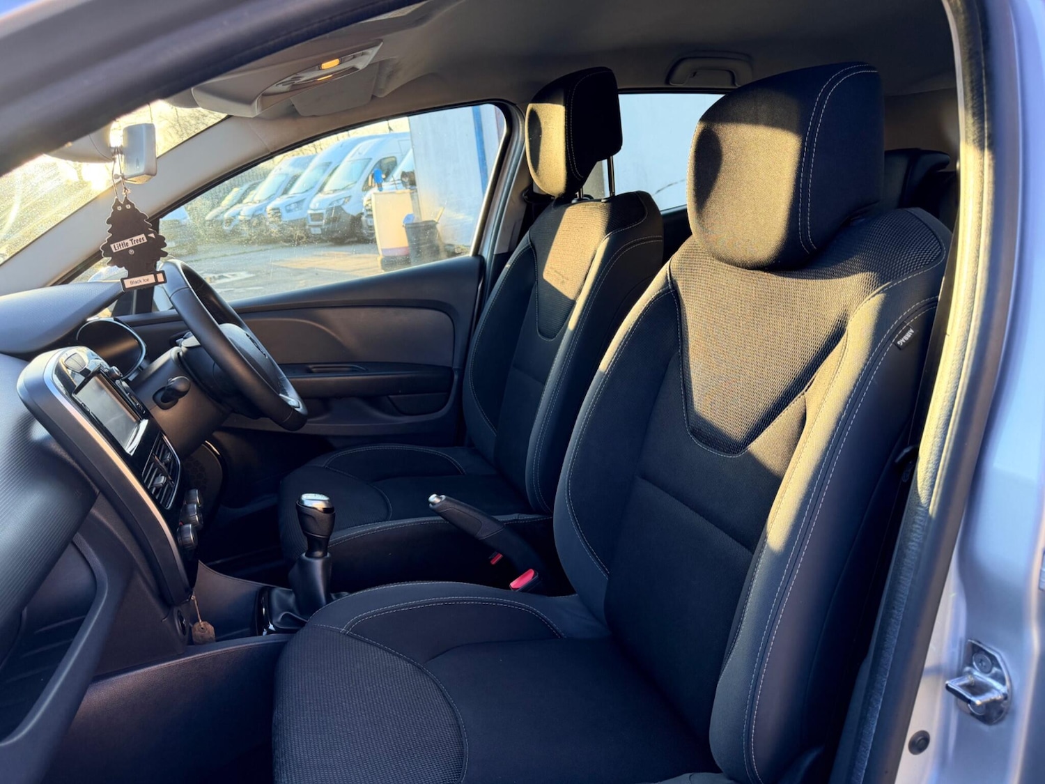 Used Renault Clio 2018 for sale - 77892868: Photo 34