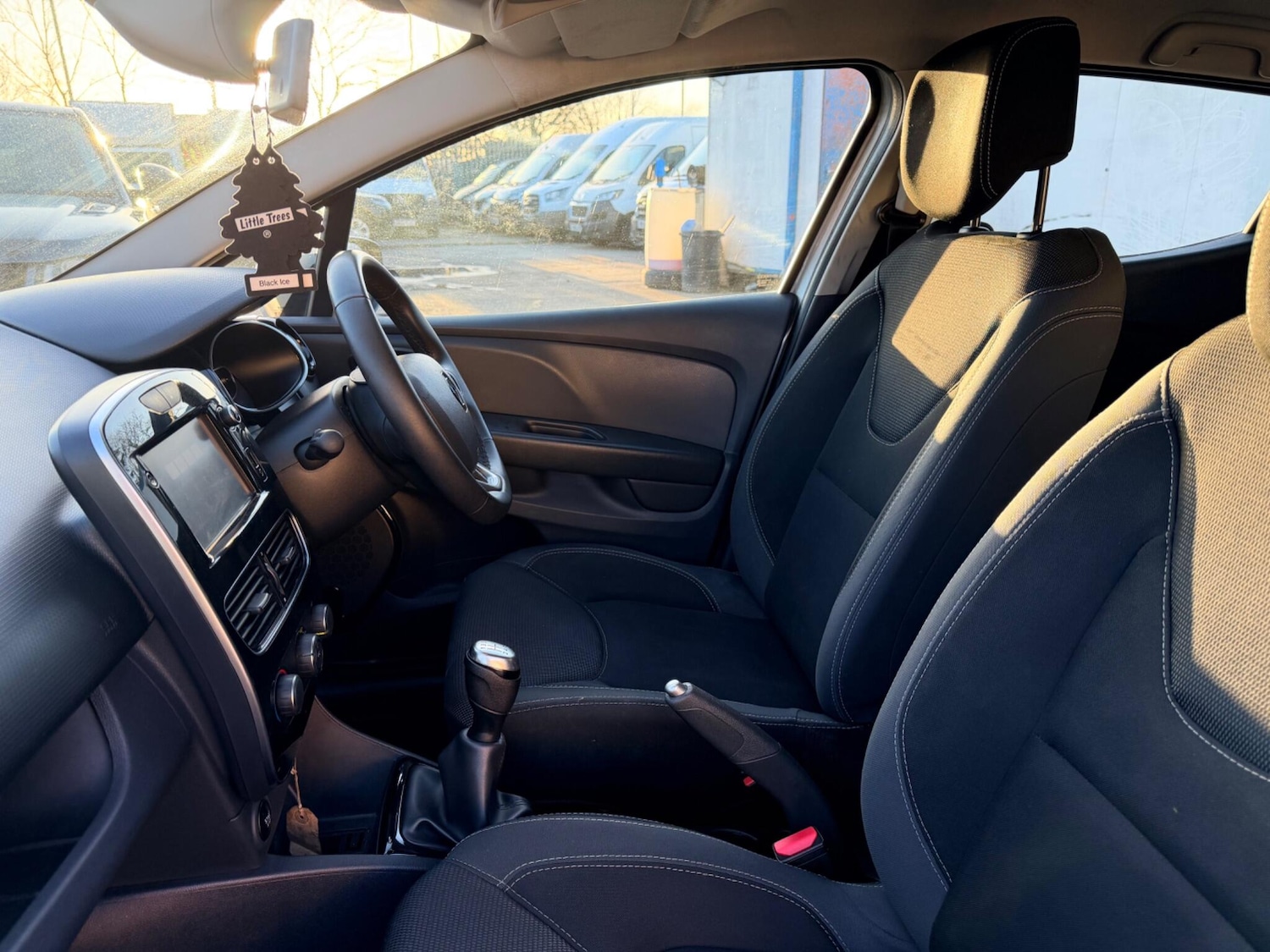 Used Renault Clio 2018 for sale - 77892868: Photo 36