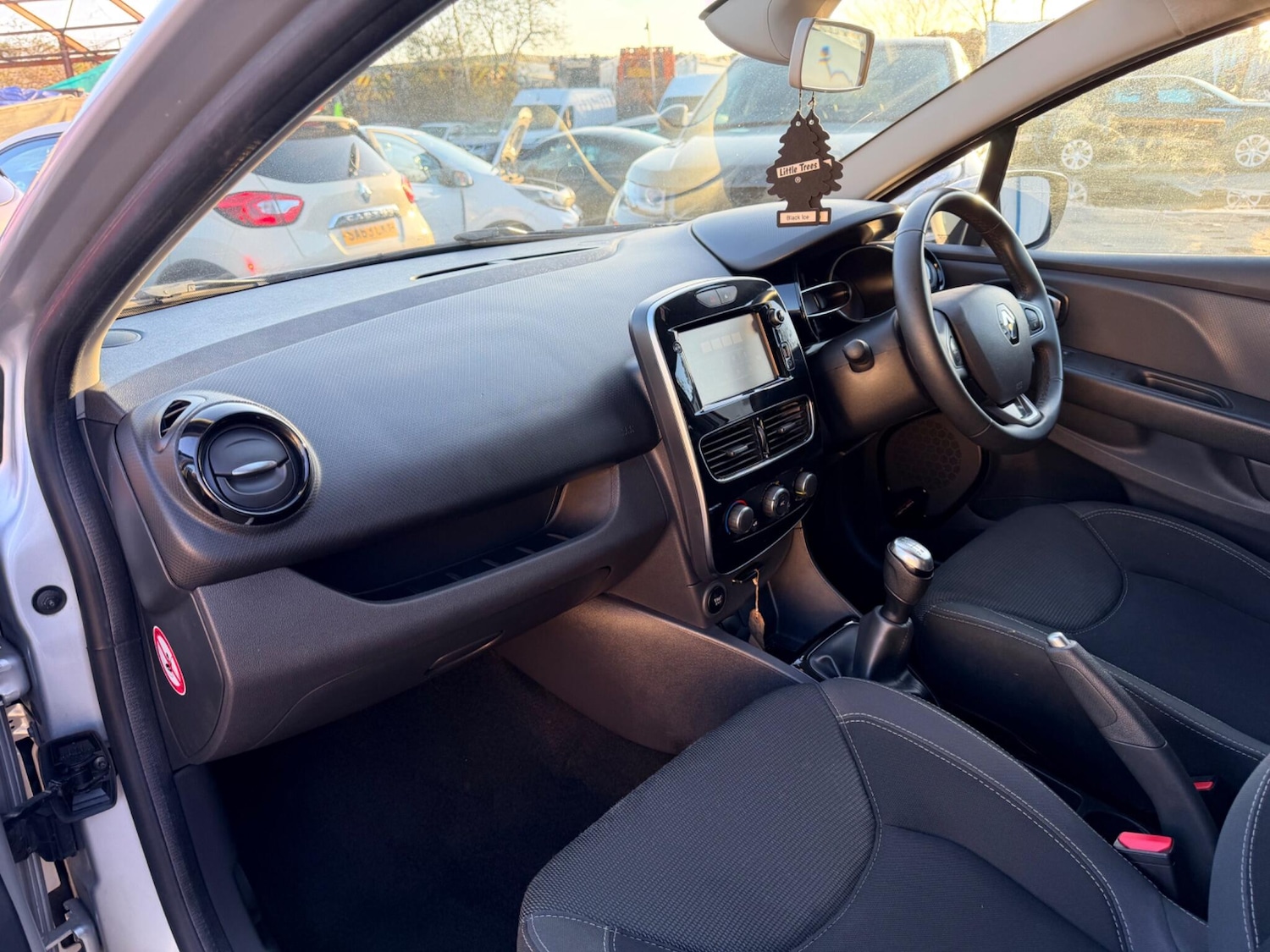 Used Renault Clio 2018 for sale - 77892868: Photo 37