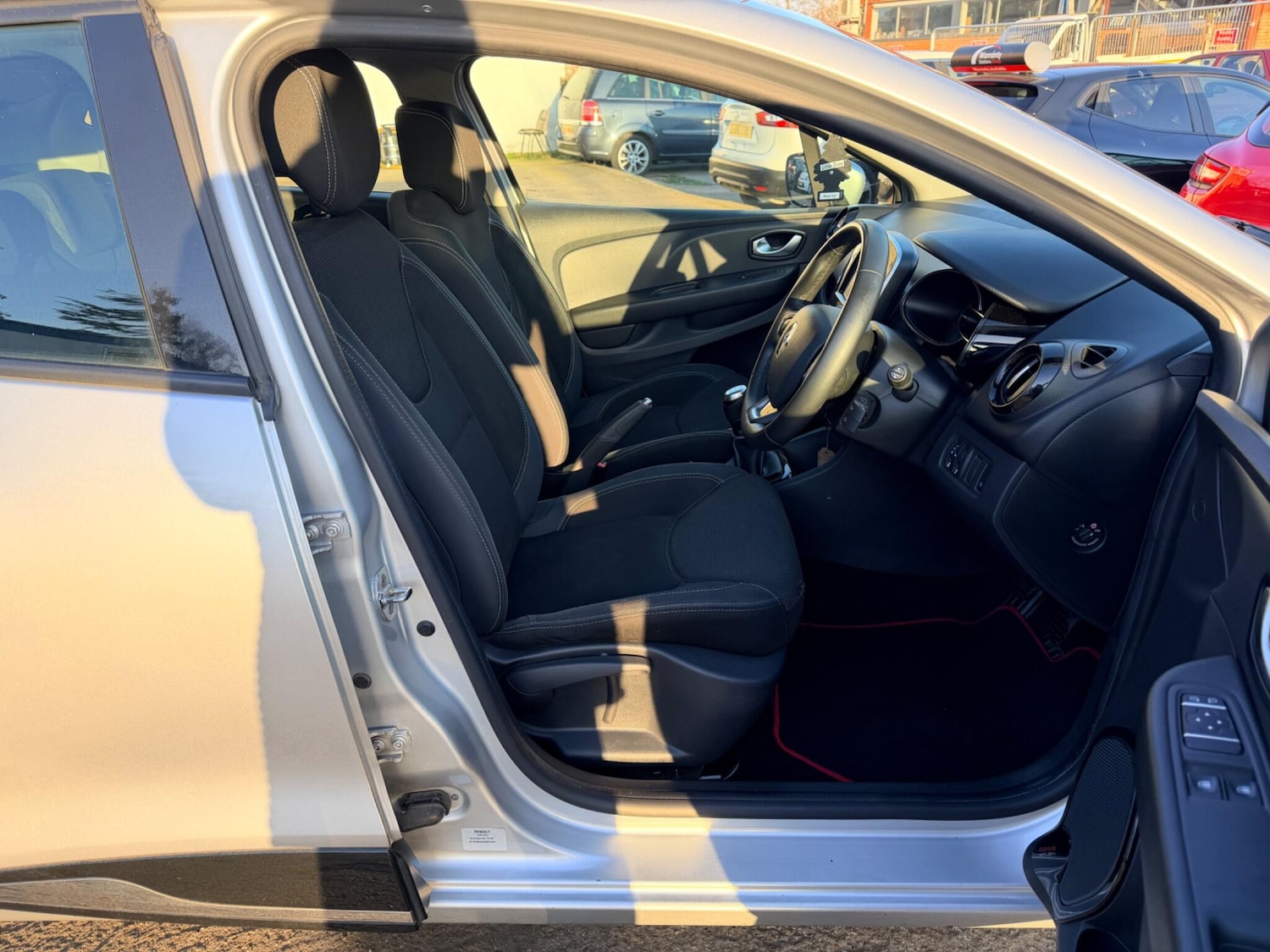 Used Renault Clio 2018 for sale - 77892868: Photo 40