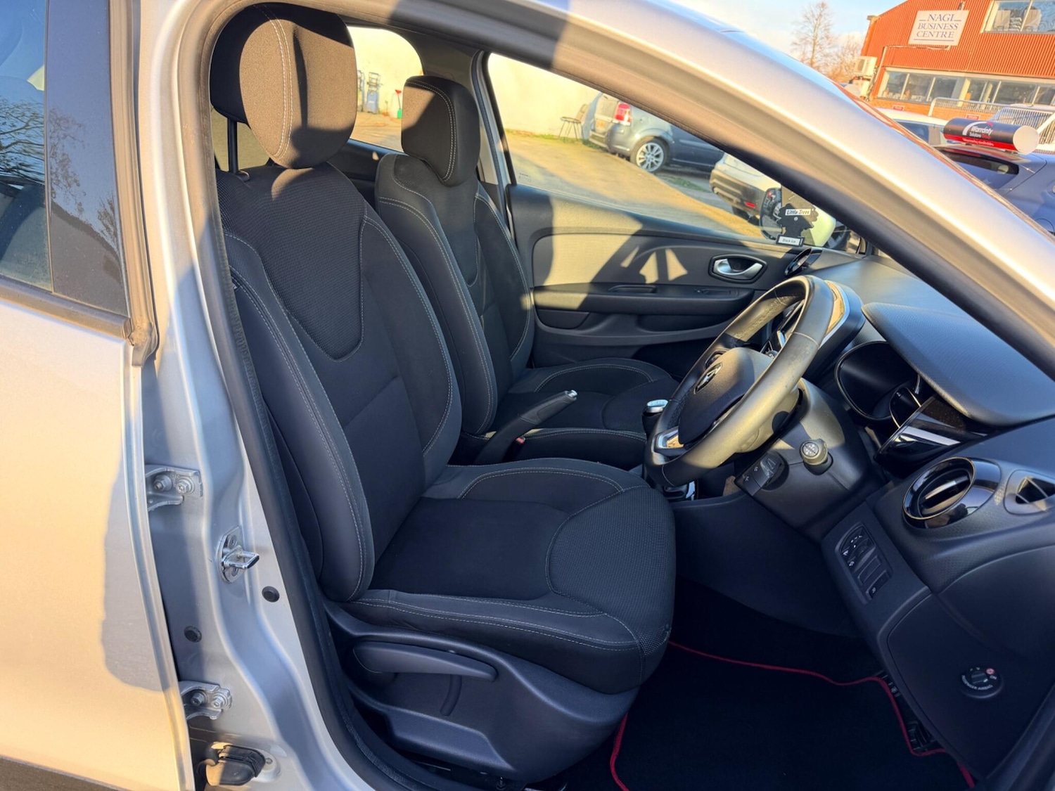 Used Renault Clio 2018 for sale - 77892868: Photo 41