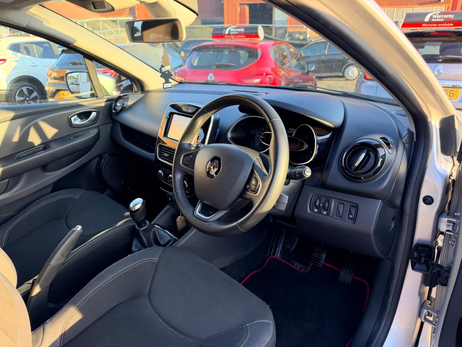 Used Renault Clio 2018 for sale - 77892868: Photo 42