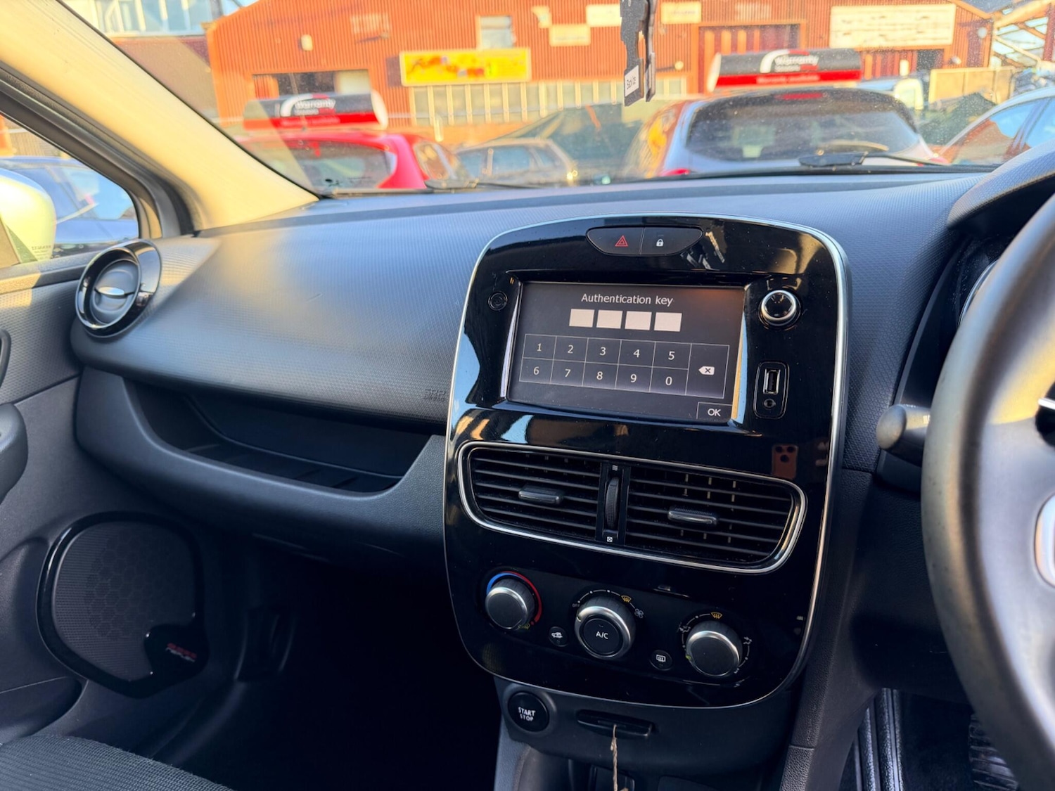 Used Renault Clio 2018 for sale - 77892868: Photo 47