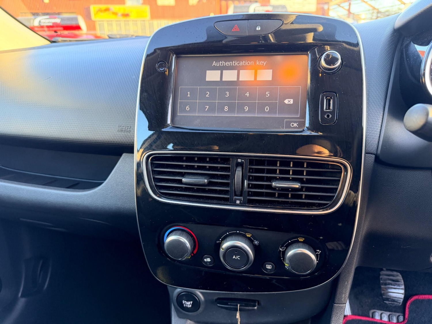 Used Renault Clio 2018 for sale - 77892868: Photo 48