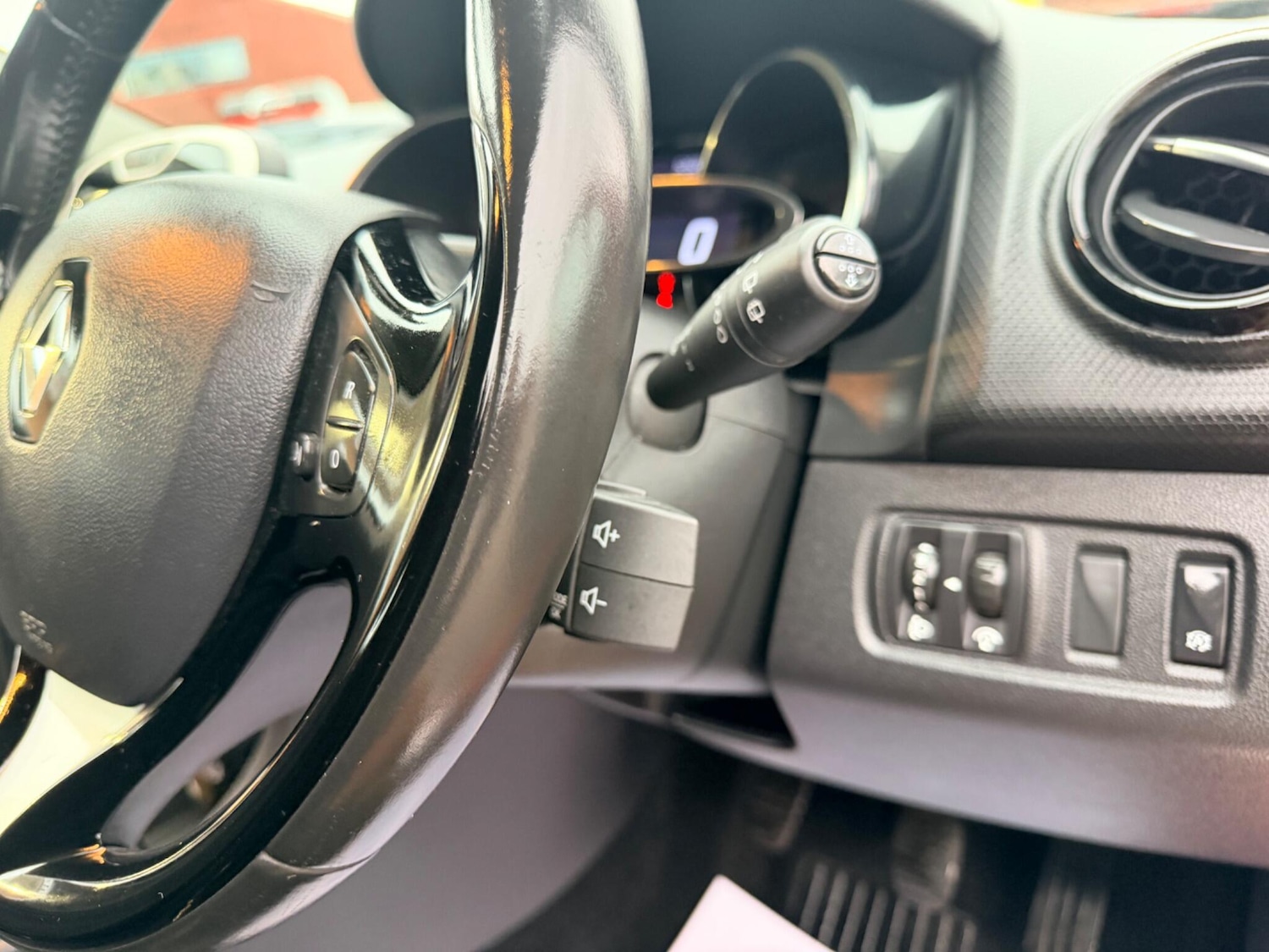 Used Renault Clio 2016 for sale - 77633289: Photo 60