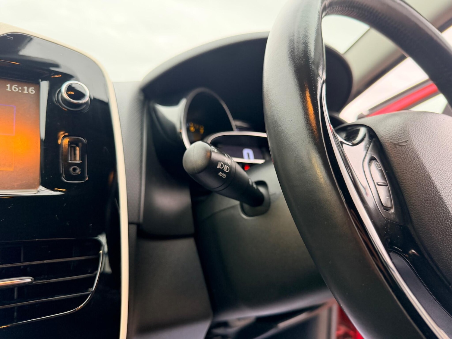 Used Renault Clio 2016 for sale - 77633289: Photo 61