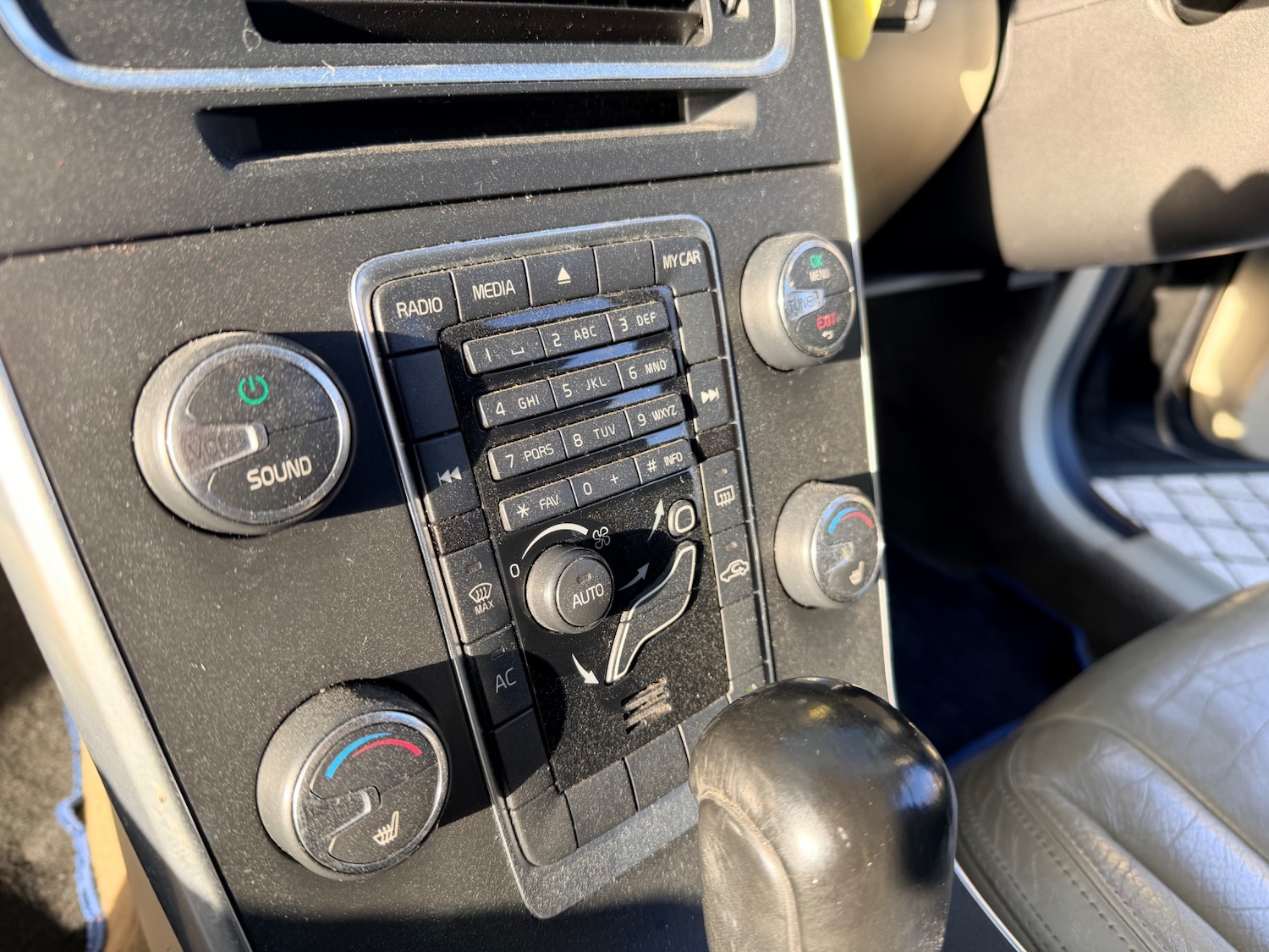 Used Volvo V60 2011 for sale - 77656642: Photo 16