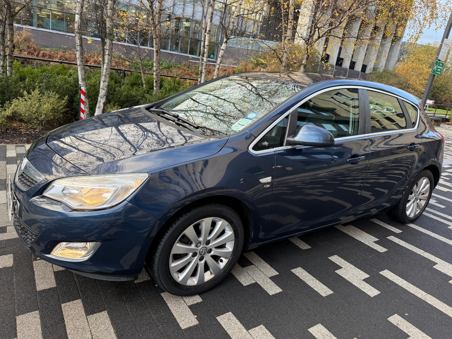 Used Vauxhall Astra 2011 for sale - 76736901: Photo 2