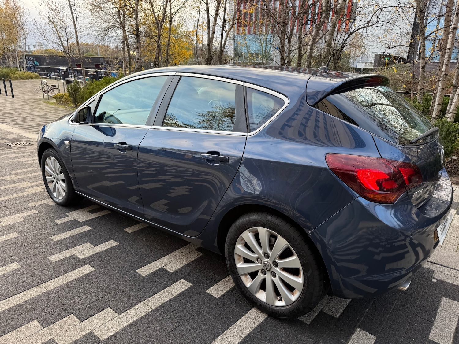 Used Vauxhall Astra 2011 for sale - 76736901: Photo 3