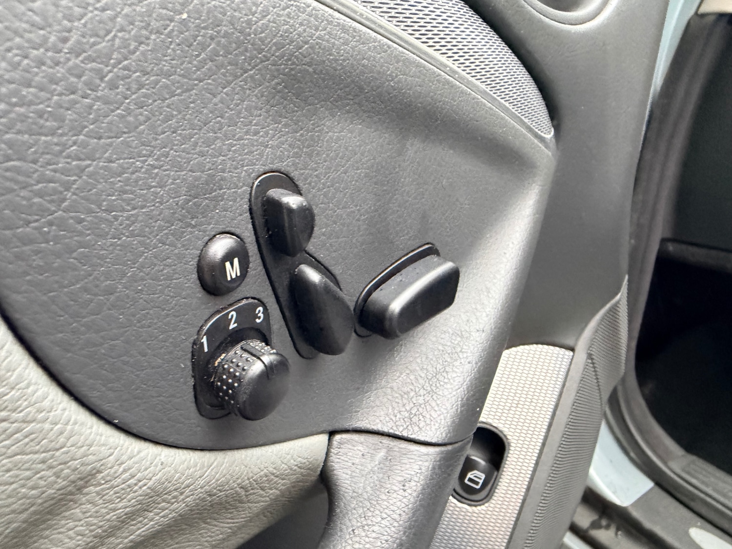 Used Mercedes-Benz CLK 2005 for sale - 77656682: Photo 12