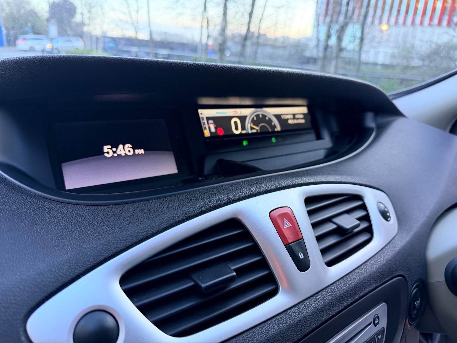 Used Renault Grand Scenic 2010 for sale - 77980821: Photo 16