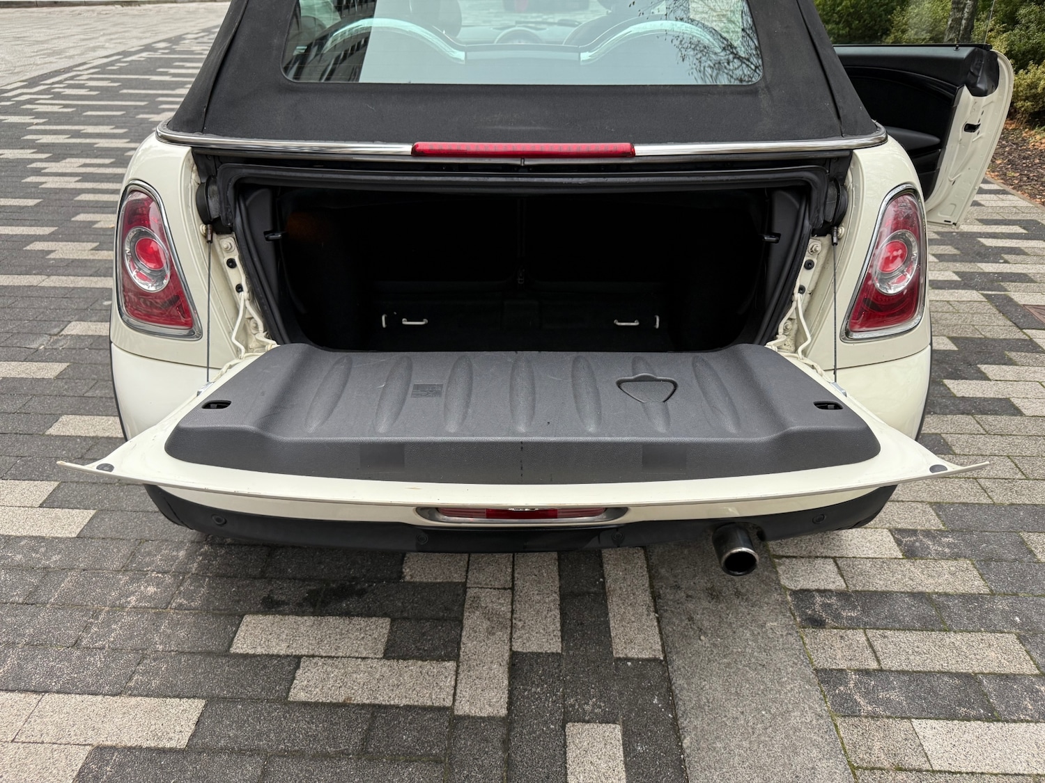 Used MINI Convertible 2010 for sale - 76709220: Photo 15