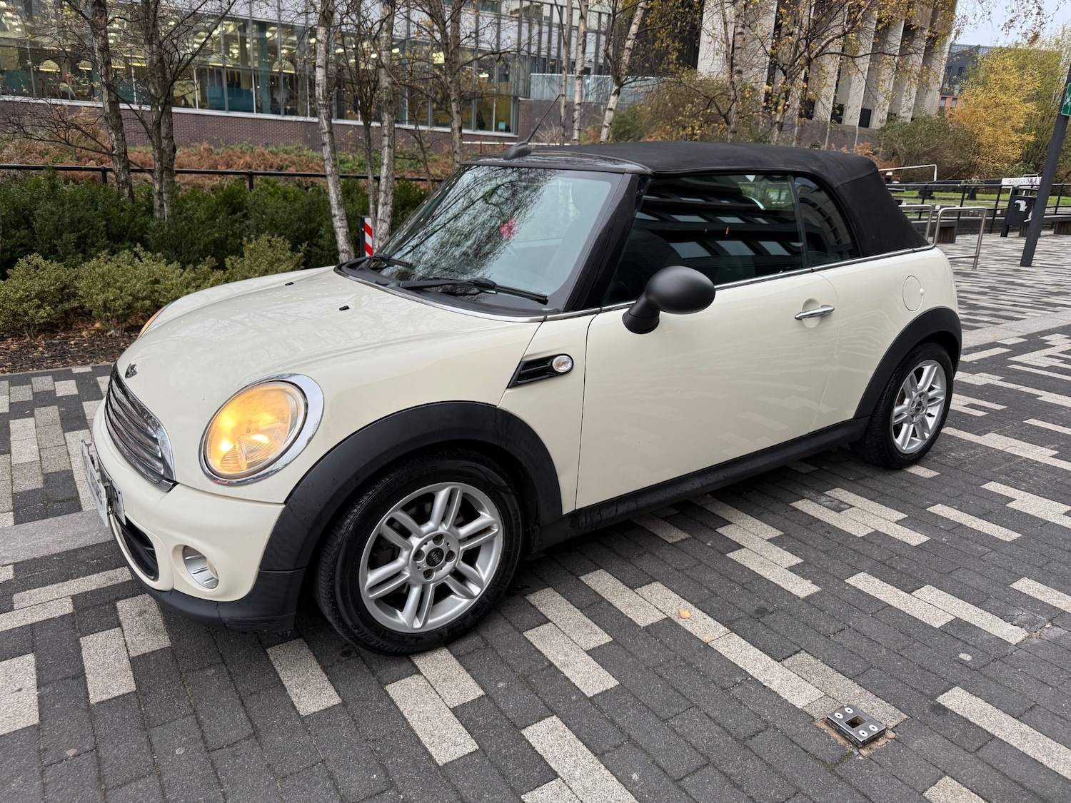 Used MINI Convertible 2010 for sale - 76709220: Photo 2
