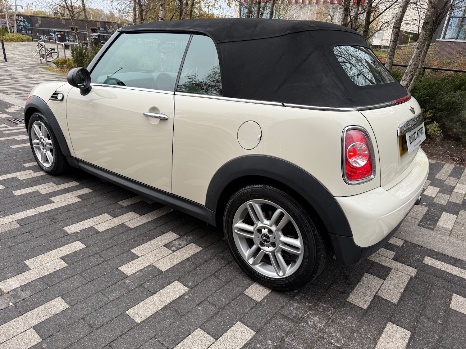 Used MINI Convertible 2010 for sale - 76709220: Photo 3