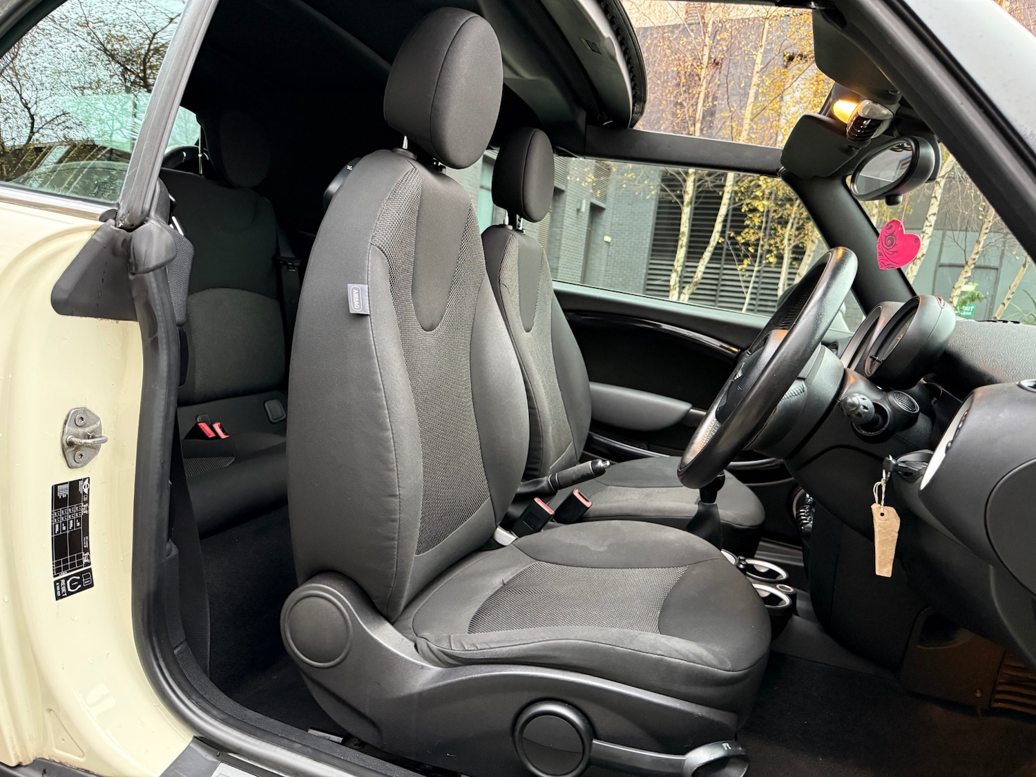 Used MINI Convertible 2010 for sale - 76709220: Photo 7