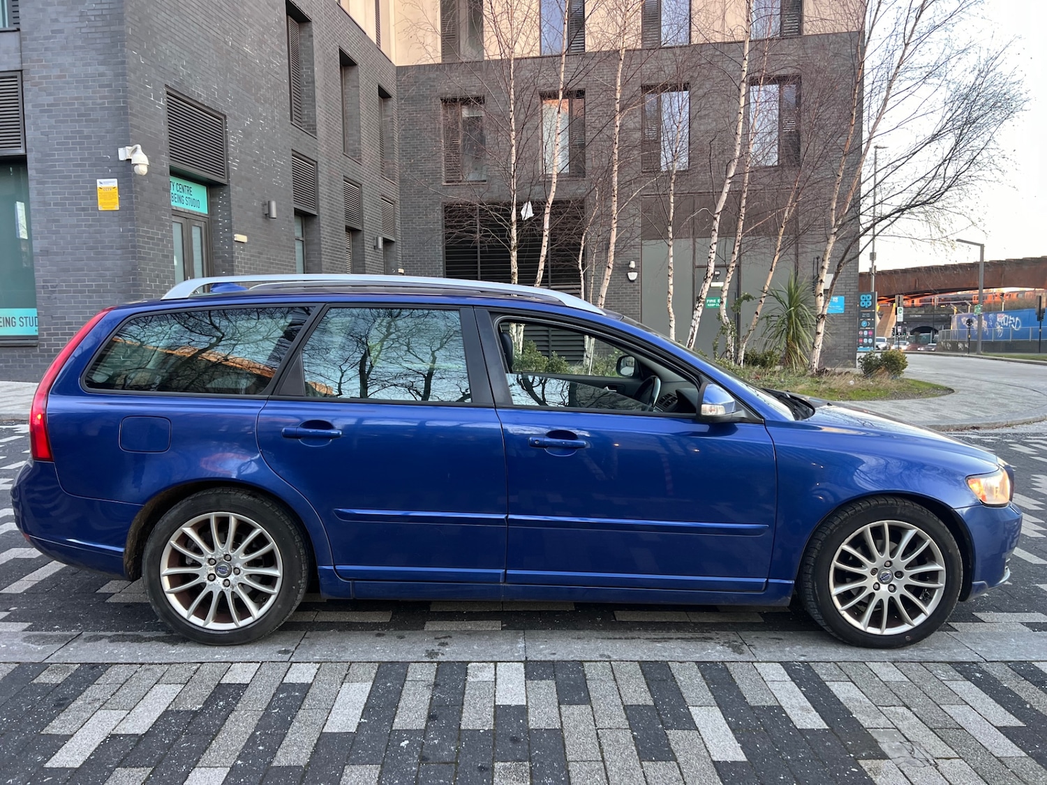 Used Volvo V50 2010 for sale - 77102064: Photo 3