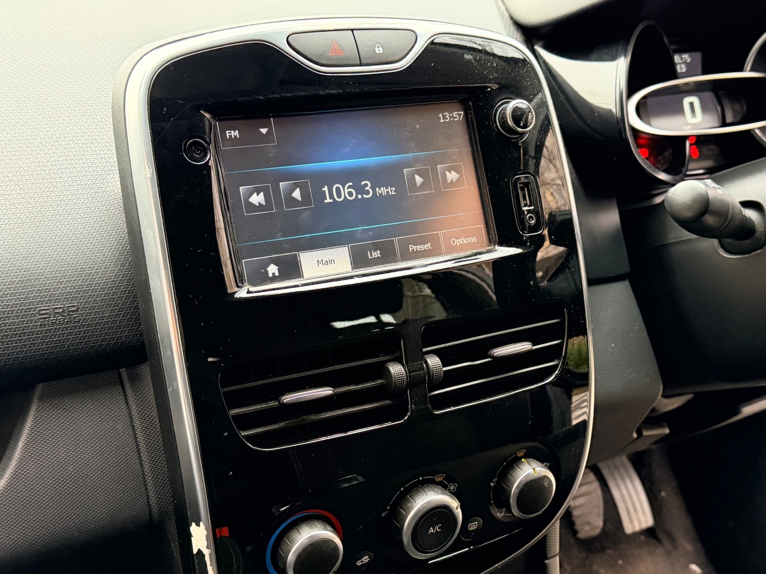 Used Renault Clio 2015 for sale - 77783003: Photo 14