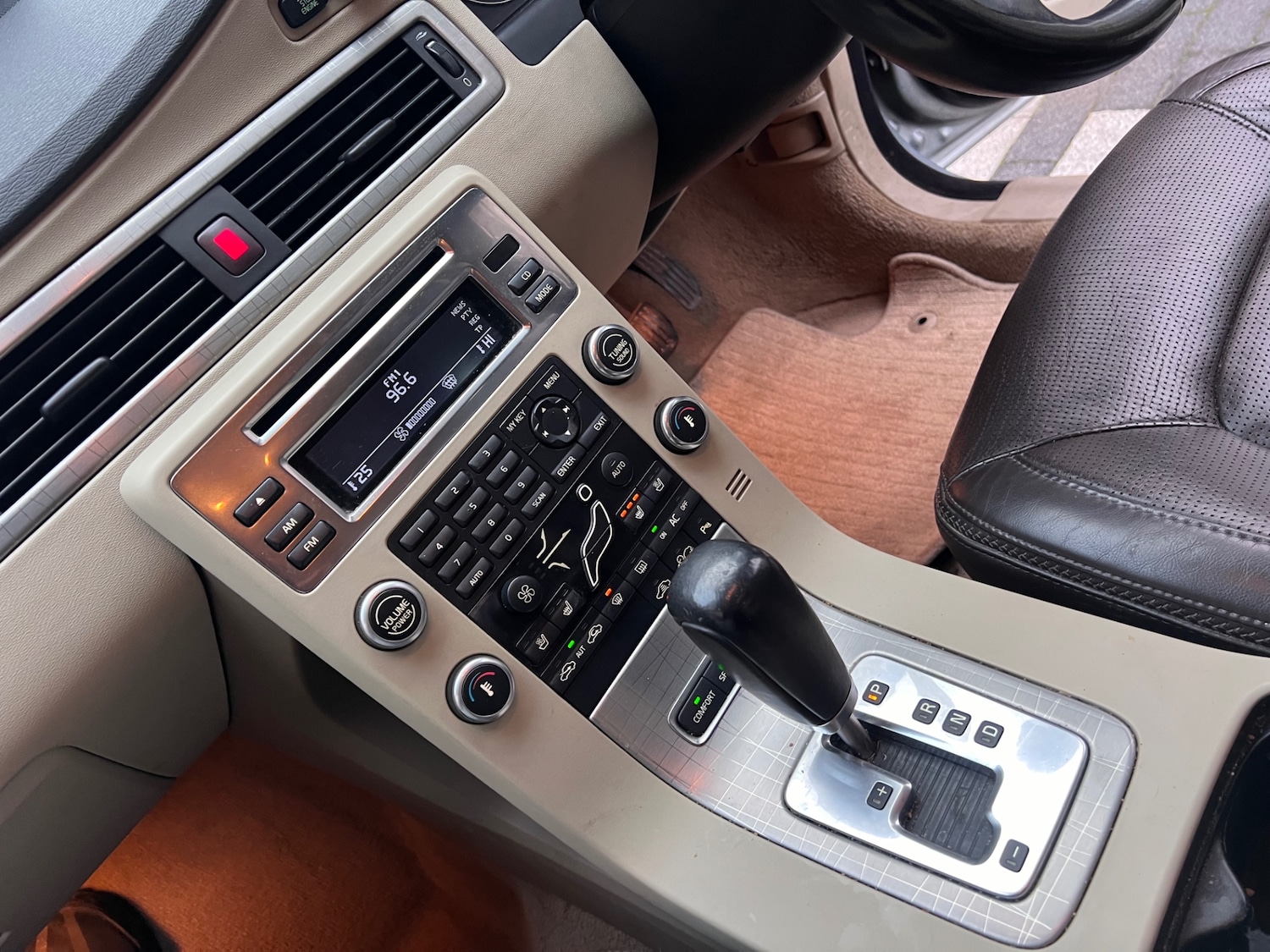 Used Volvo XC70 2007 for sale - 76975410: Photo 13