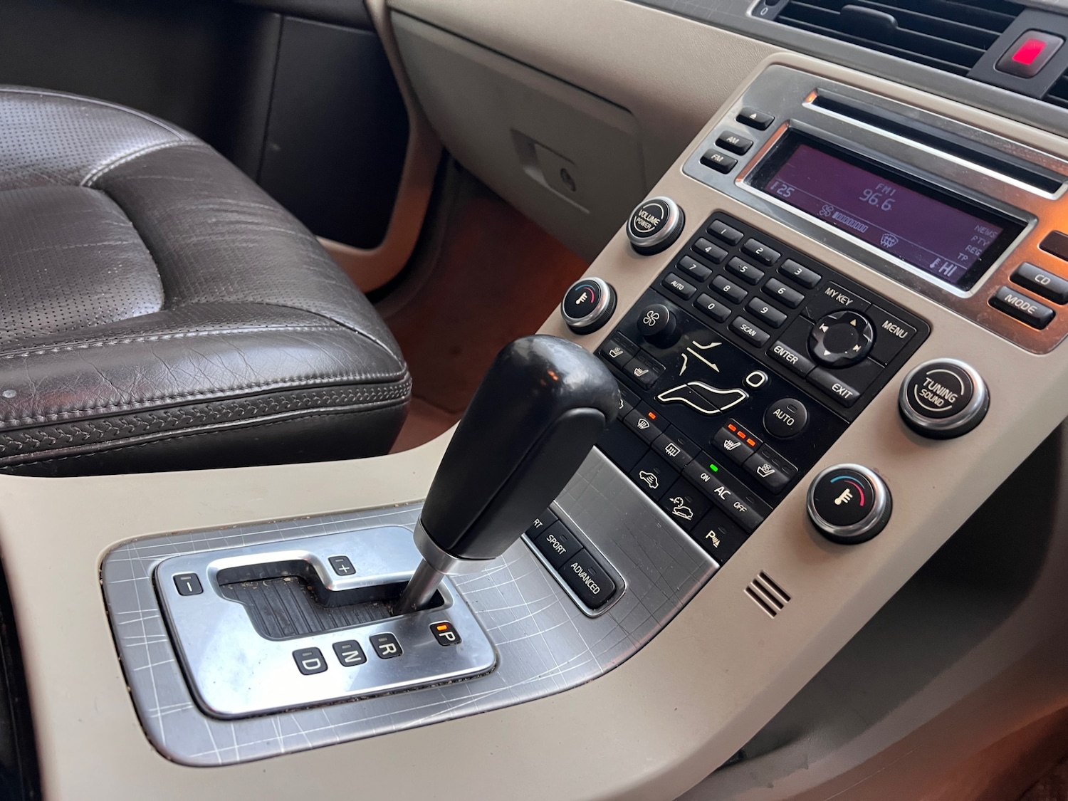 Used Volvo XC70 2007 for sale - 76975410: Photo 17