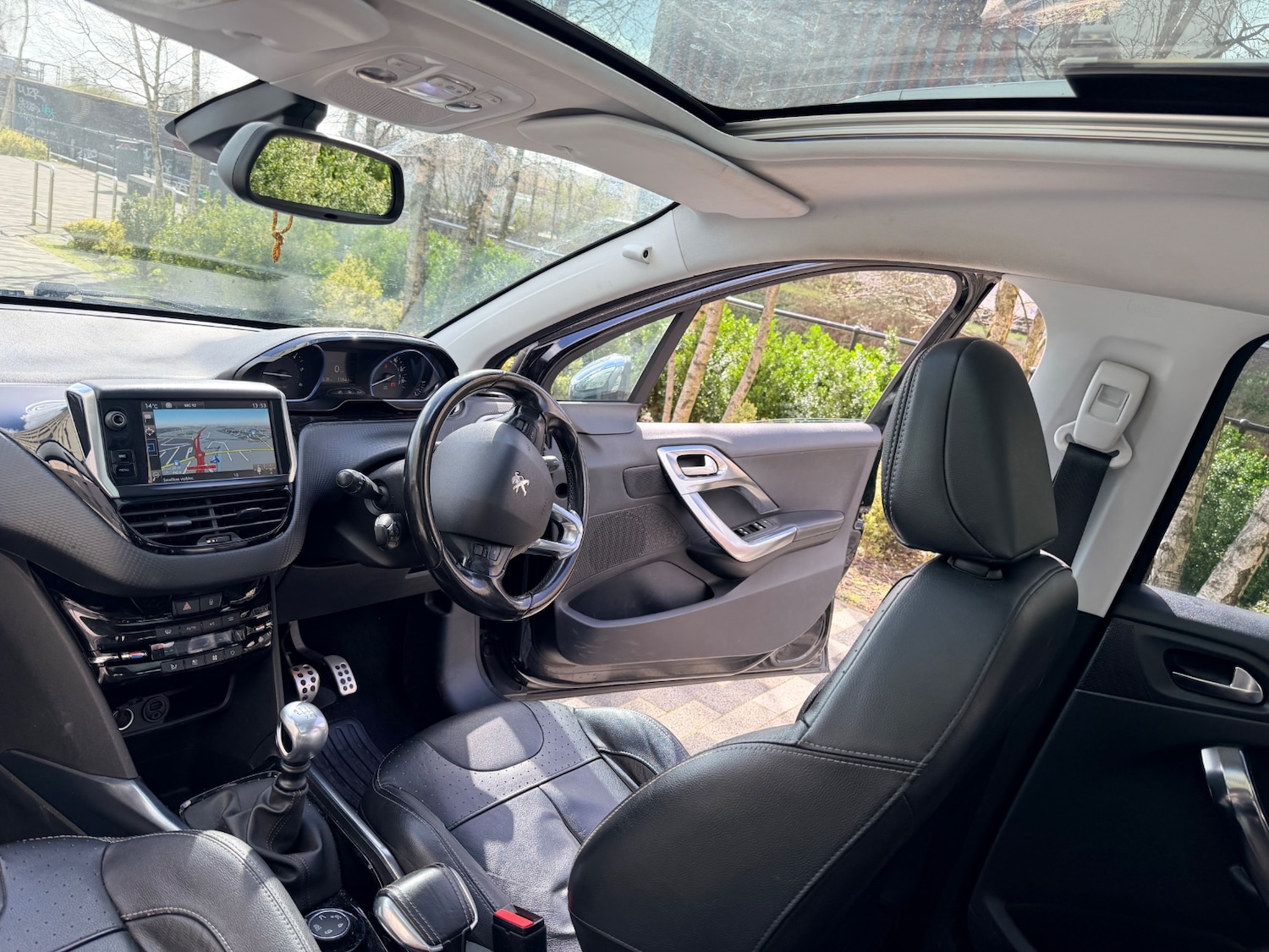 Used Peugeot 2008 2015 for sale - 78087307: Photo 15