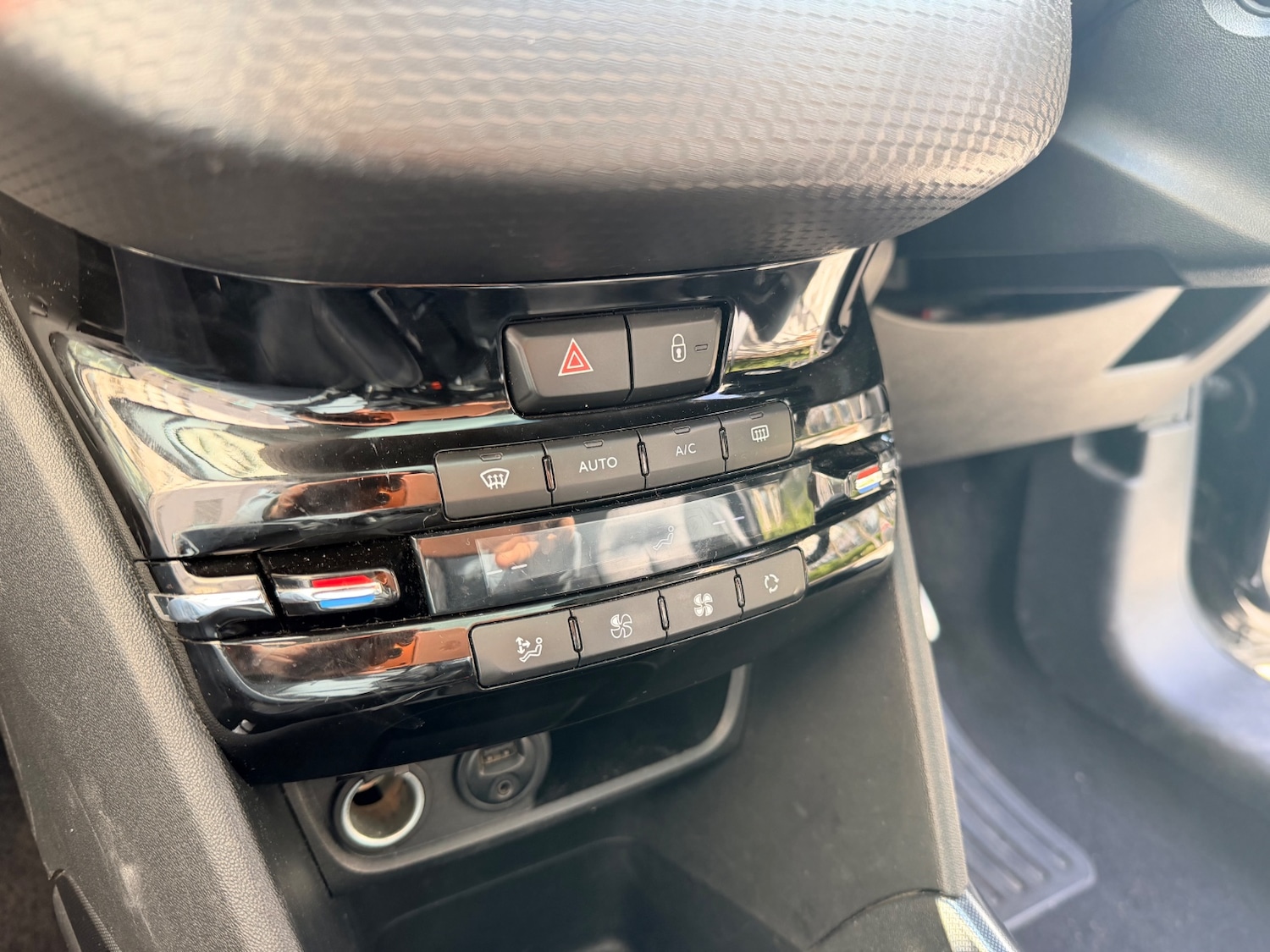 Used Peugeot 2008 2015 for sale - 78087307: Photo 18