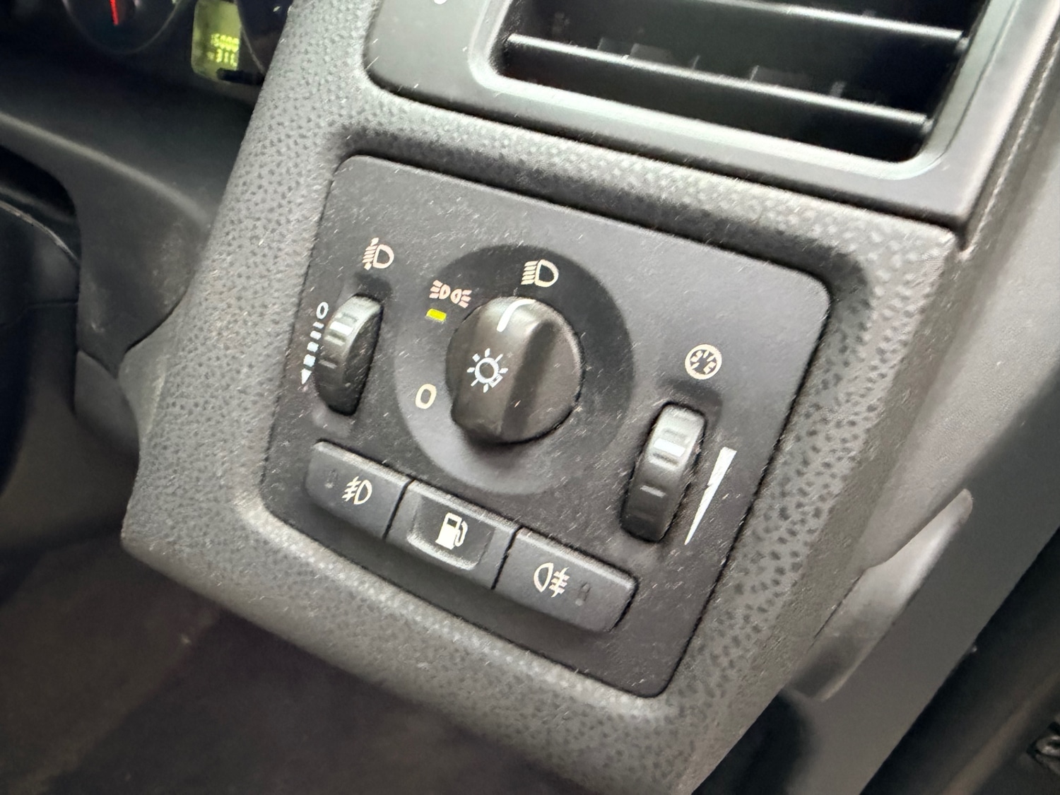 Used Volvo V50 2011 for sale - 77202144: Photo 16