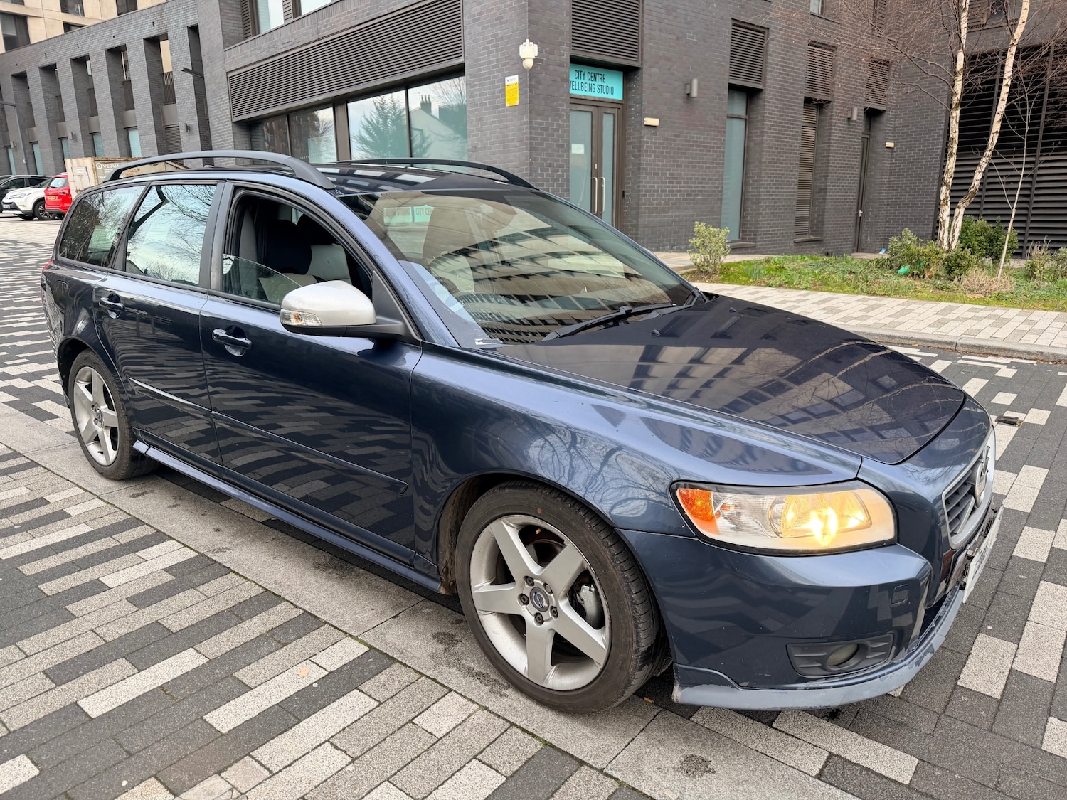 Used Volvo V50 2011 for sale - 77202144: Photo 2