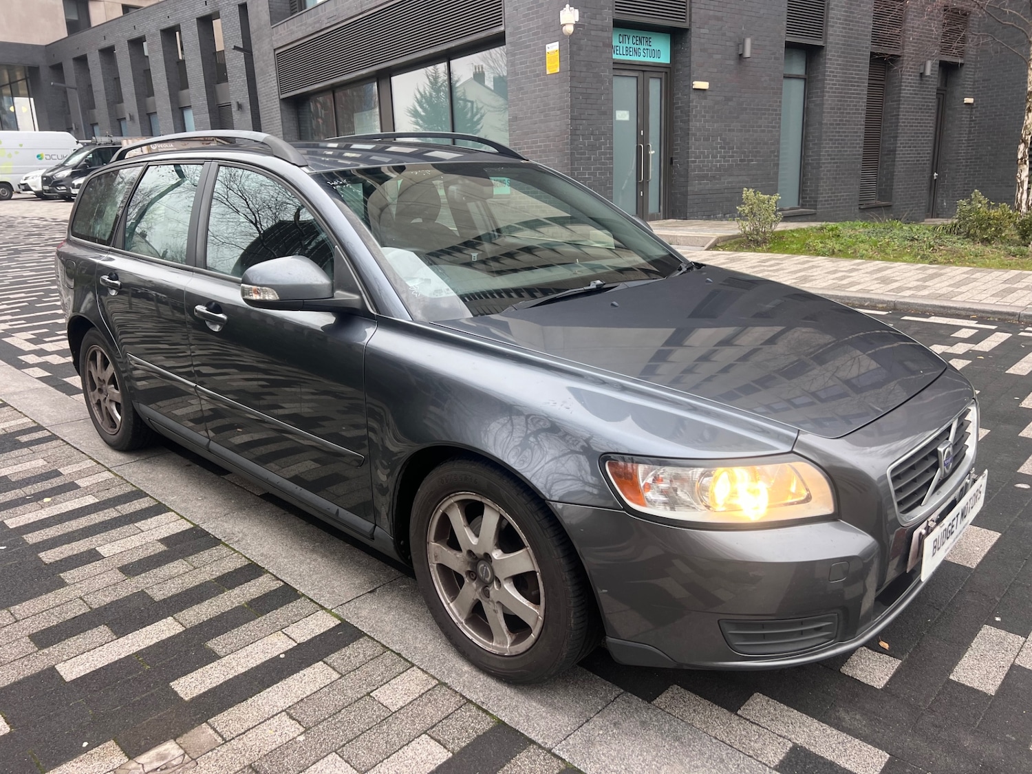 Used Volvo V50 2010 for sale - 77030056: Photo 2