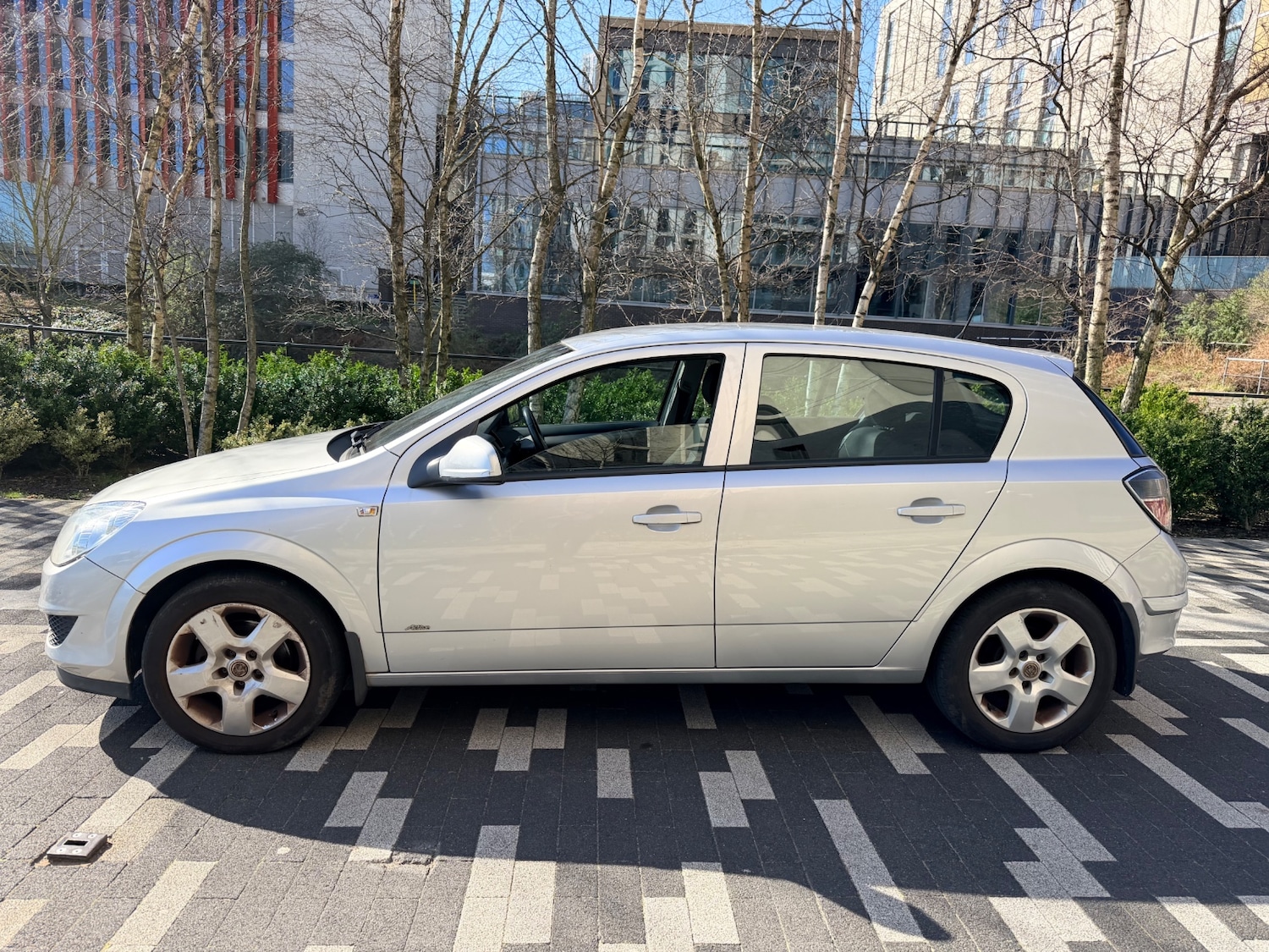 Used Vauxhall Astra 2010 for sale - 77938535: Photo 2