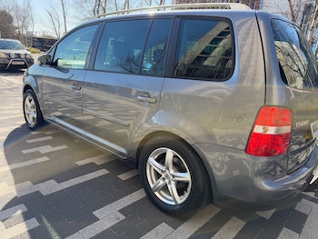 Used Volkswagen Touran 2005 for sale - 77932816: Photo