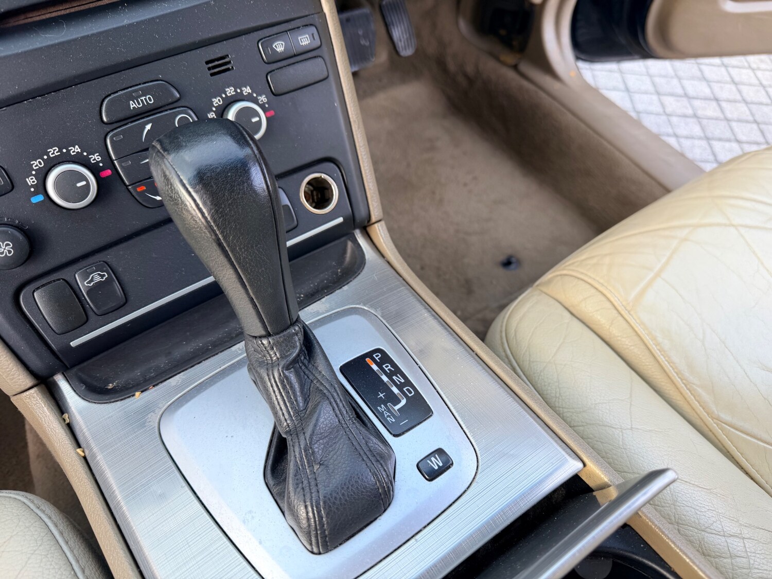 Used Volvo XC90 2011 for sale - 77632718: Photo 16