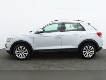 Used Volkswagen T-Roc 2018 for sale - 77599713: Photo