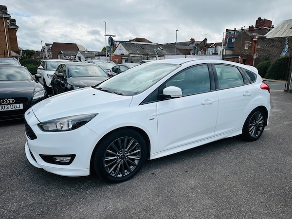 Used Ford Focus 2017 for sale - 76027031: Photo 5