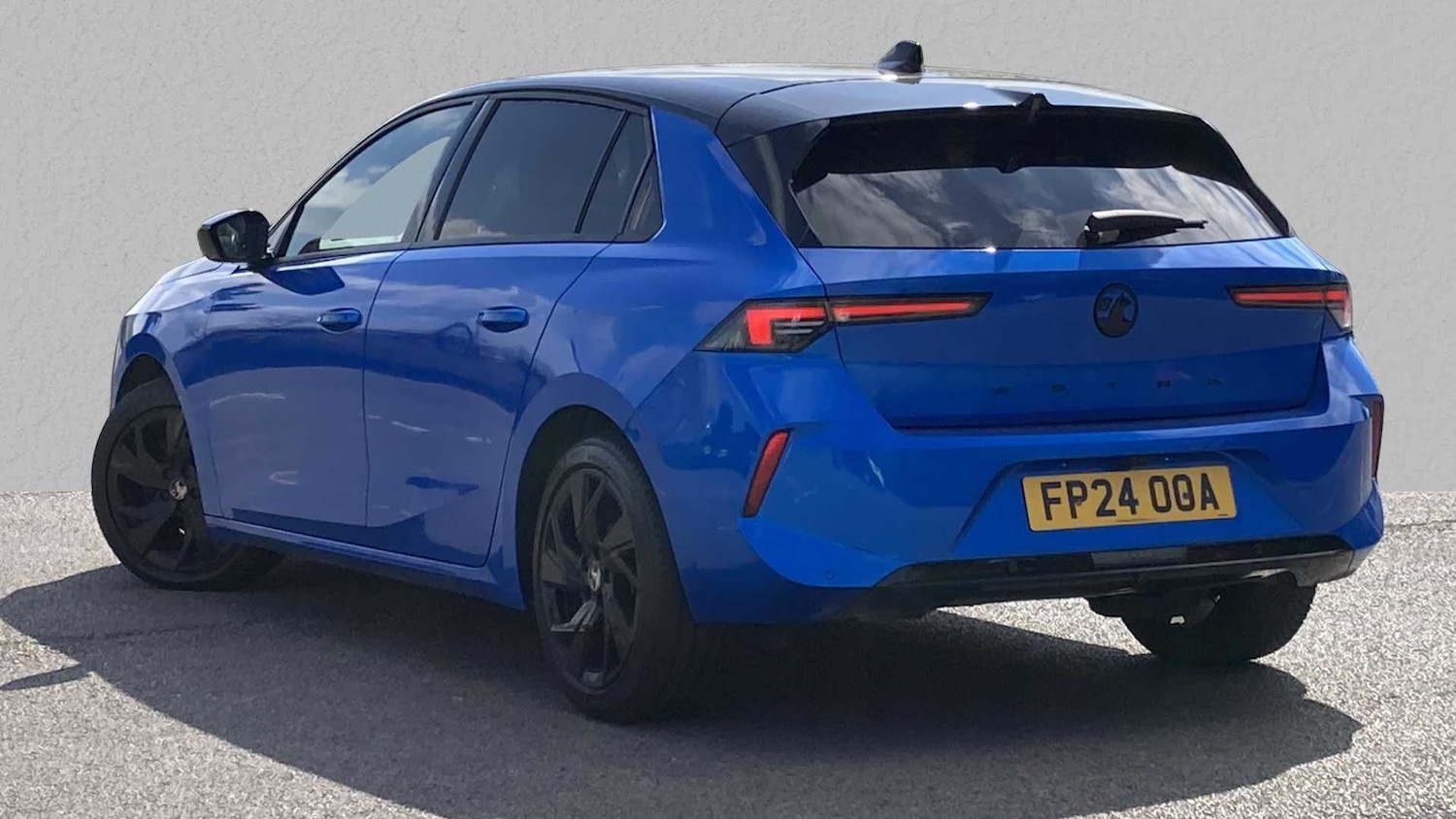 Used Vauxhall Astra for sale - 77860958: Photo 2